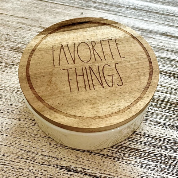 ❌SOLD❌ Rae Dunn “Favorite Things” Ceramic Container - Picture 1 of 3